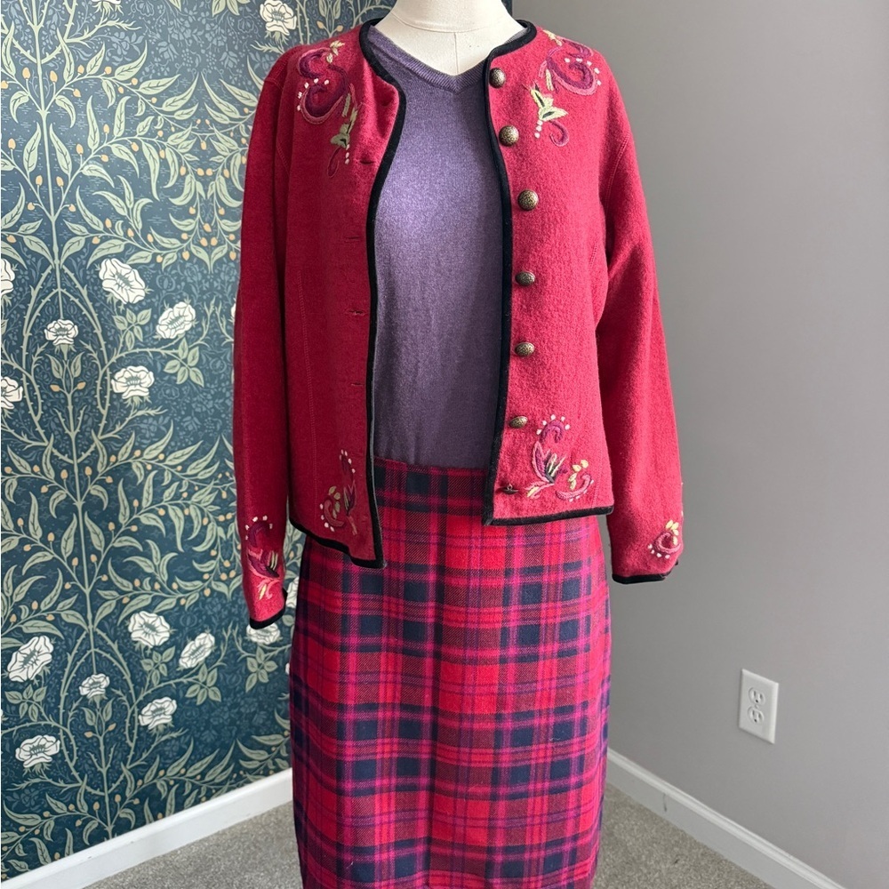 Icelandic Design Red Embroidered Cardigan Wool Sweater - Picture 2 of 11
